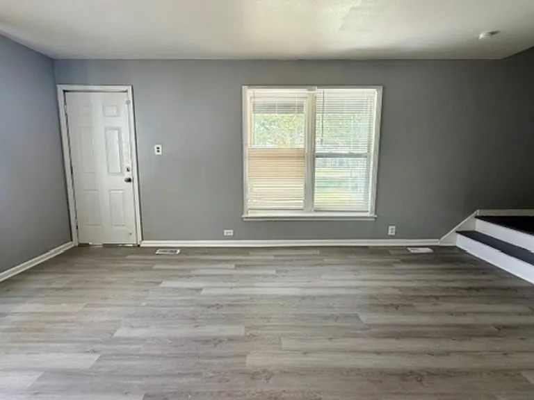 11334 Sussex St — Photo 9