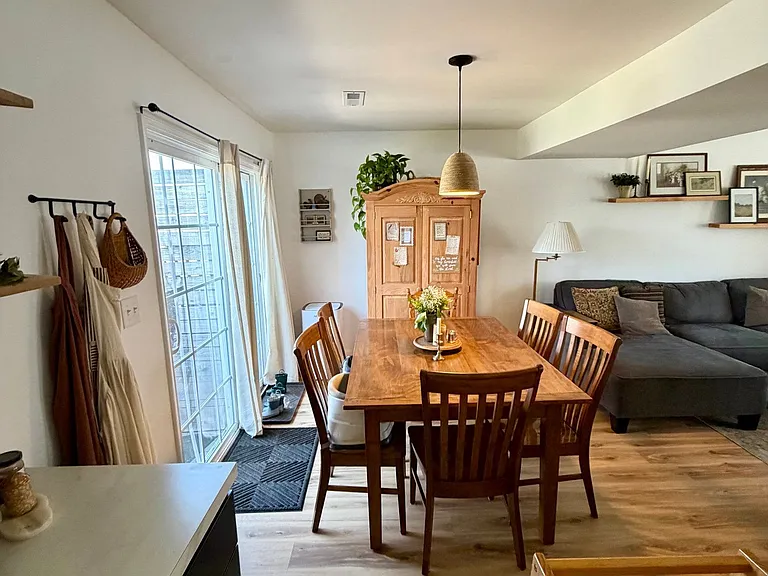 60 Carriage House Dr — Photo 5