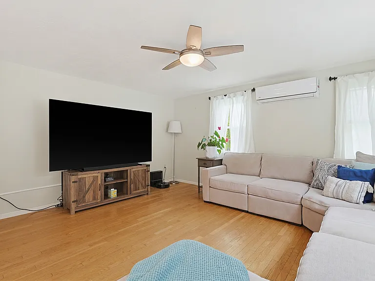35 Millbrook Dr — Photo 5