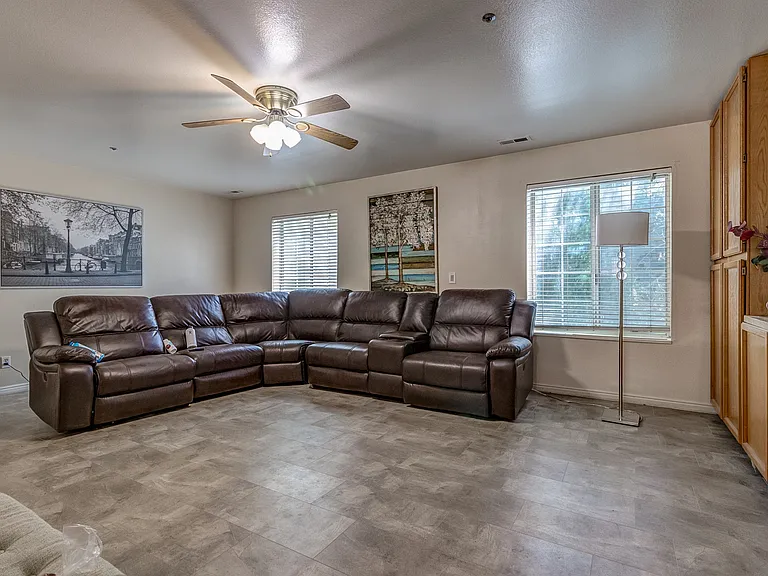 642 N 200 E #105 — Photo 3