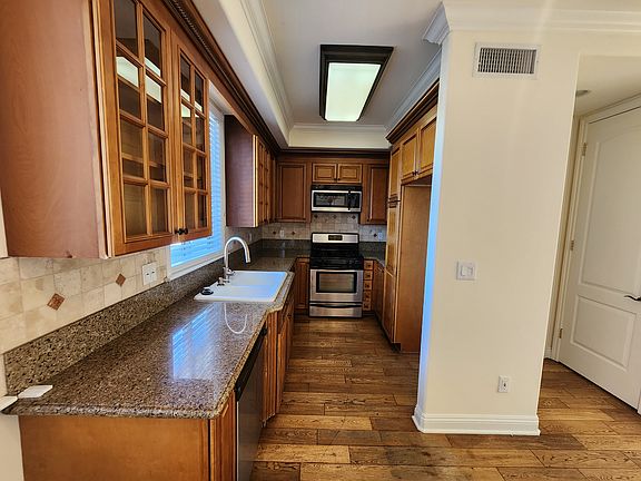 5th image of 23011 Samuel St