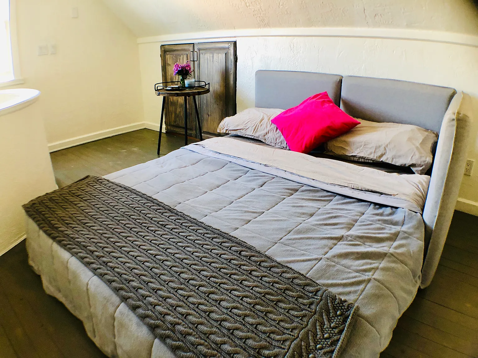 2 bed, 800 sqft, $4,950 — Photo 3