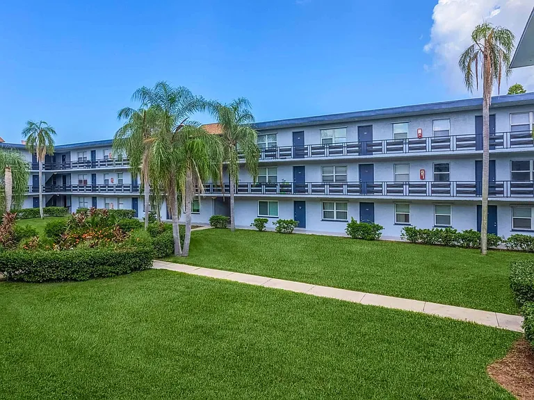 Sunbay Apartments — Photo 11