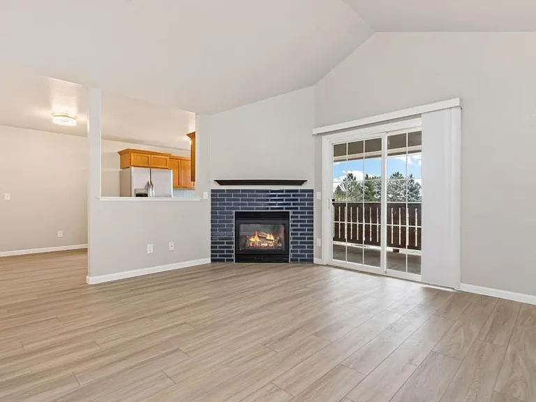 1335 Lake Cir — Photo 2