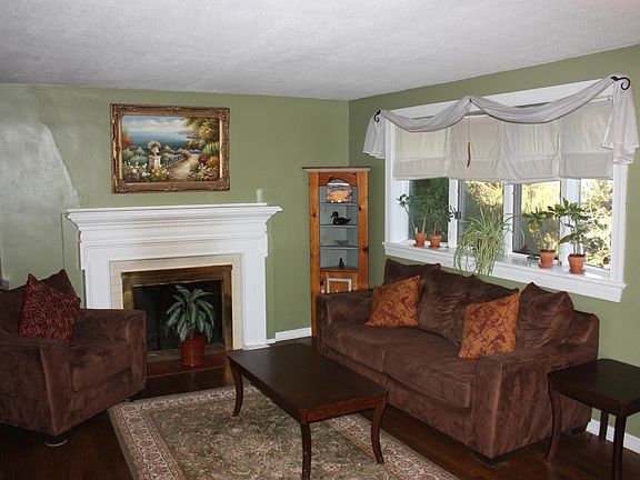 5th image of 7317 Woodley Pl