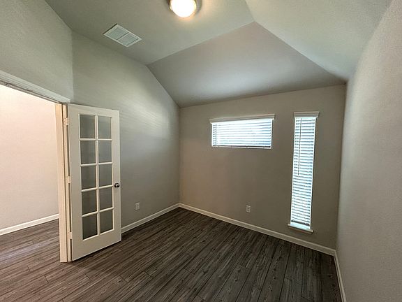 4th image of 3415 Flatiron Dr