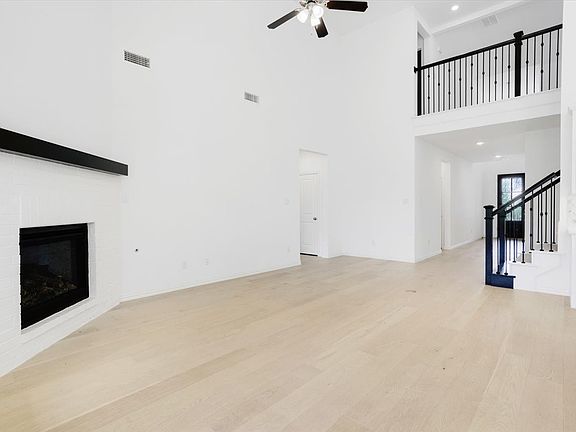 4th image of 3452 Ashland Ave