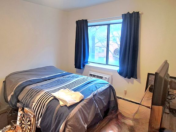 4th image of 725 E 9th St APT 4C