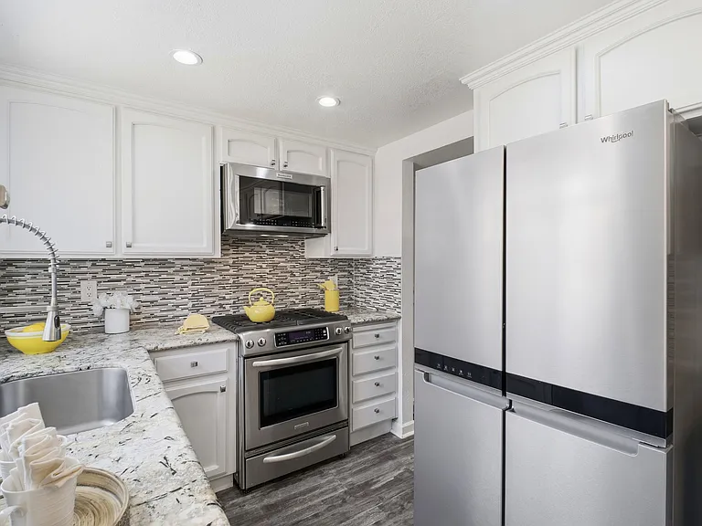 263 Sandstone Dr — Photo 8