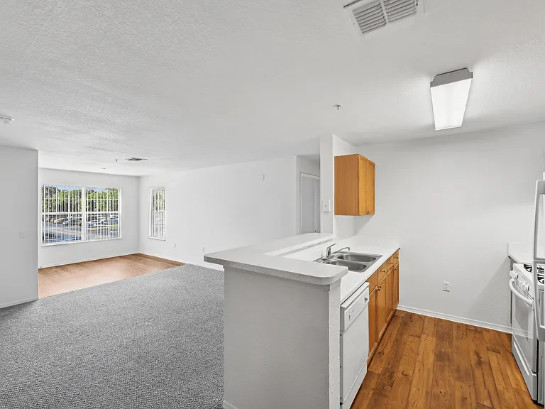Sand Lake Pointe Apartments — Photo 14