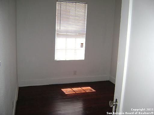 3rd image of 710 W Rosewood Ave