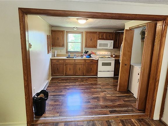 4th image of 143 Stoneybrook Court #201