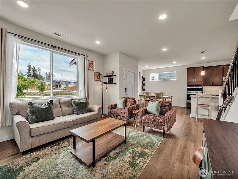 4th image of 5044 87th Avenue NE