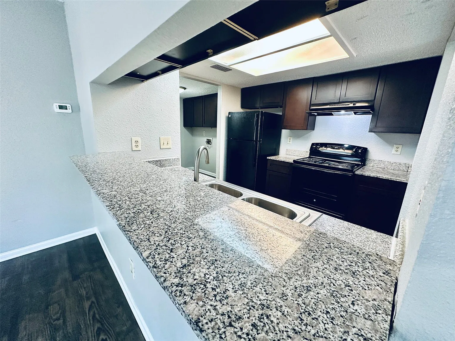 3 bed, 2.5 bath, 1453 sqft, $1,895 — Photo 2