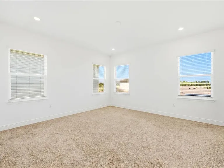 16453 Hamlin View St — Photo 15