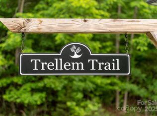 28 Awi Trl, Hendersonville, NC 28739