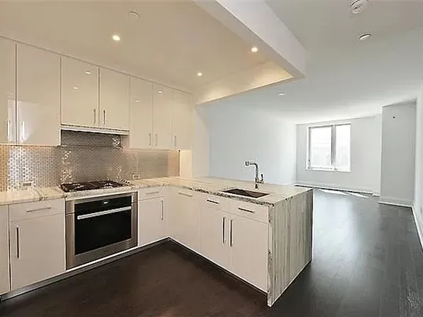 50 Riverside Boulevard image 1 of 6