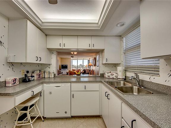 5th image of 4260 SE 20th Pl APT 408