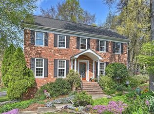 201 Canterfield Ln, Matthews, NC 28105