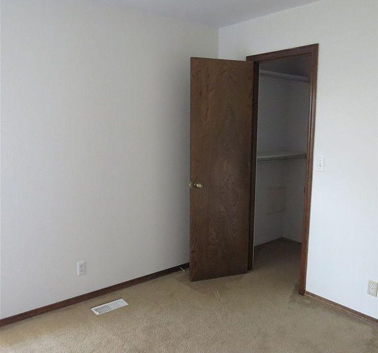 1st image of 102 N Texoma Dr