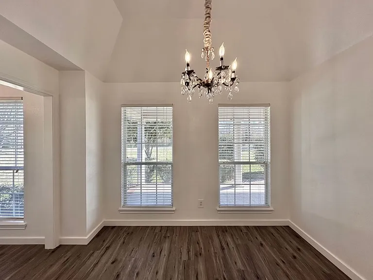 10191 FM 607 N — Photo 28