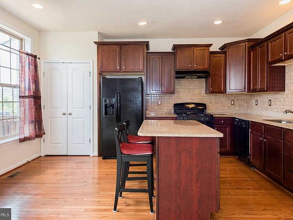 2nd image of 8208 Carinoso Way