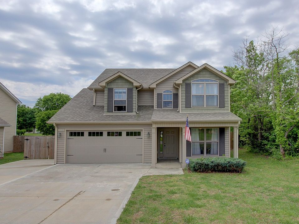 1st image of 220 E Johnson Cir