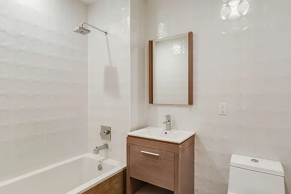 Rented by Metro Prop NY Corp | media 25