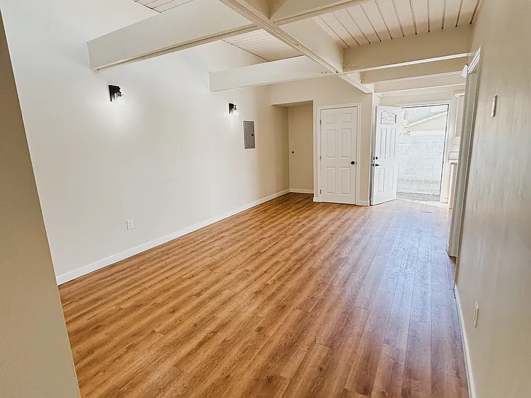 11571 Archwood St #11571 — Photo 16