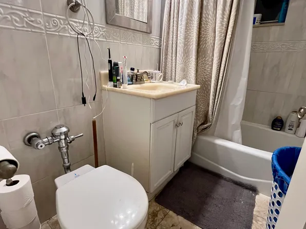 55-05 Woodside Avenue image 7 of 8