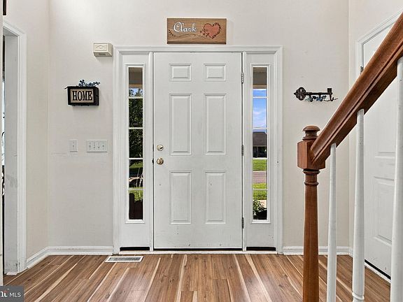 4th image of 40 Norfolk Ln