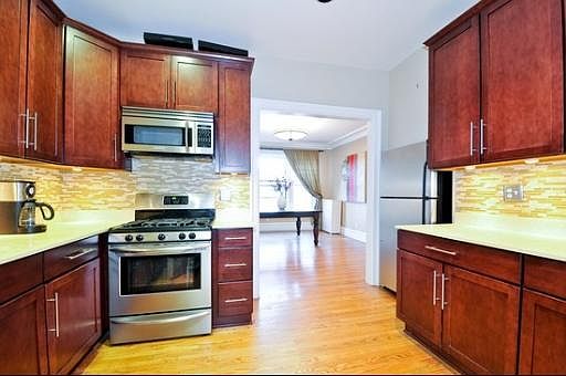 4th image of 1457 W Rosemont Ave #2