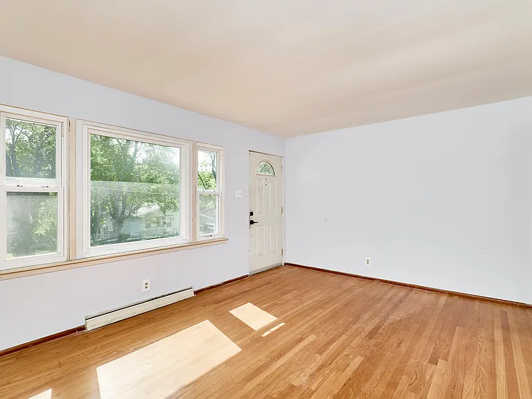 615 Superior Dr — Photo 7