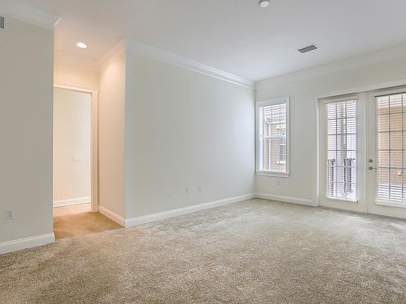 4th image of 115 Commonwealth Ct N