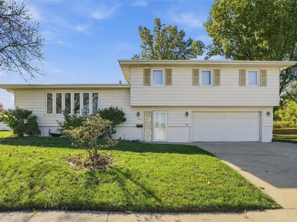 2818 Southland St SW, Cedar Rapids, IA 52404