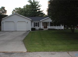 218 E Park Ln, Bradner, OH 43406