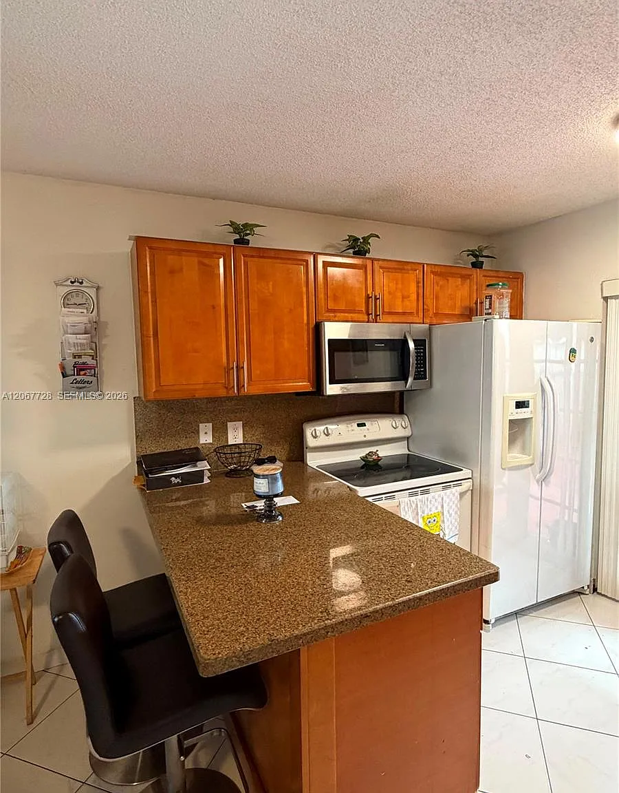 Images Of Kendall Condo — Photo 2