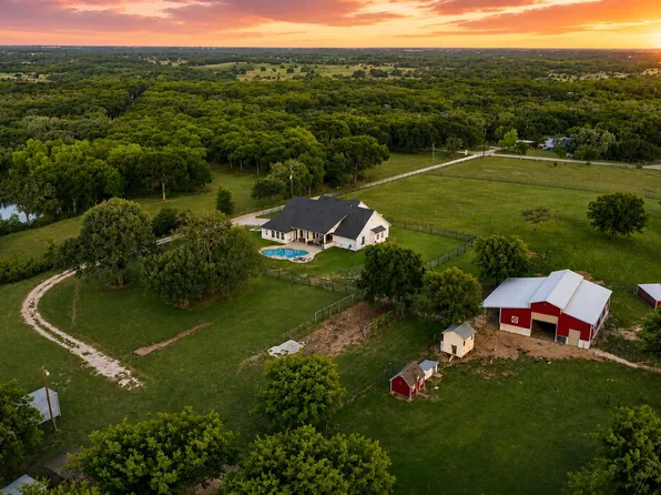 1920 Meander Rd, Granbury, TX 76049