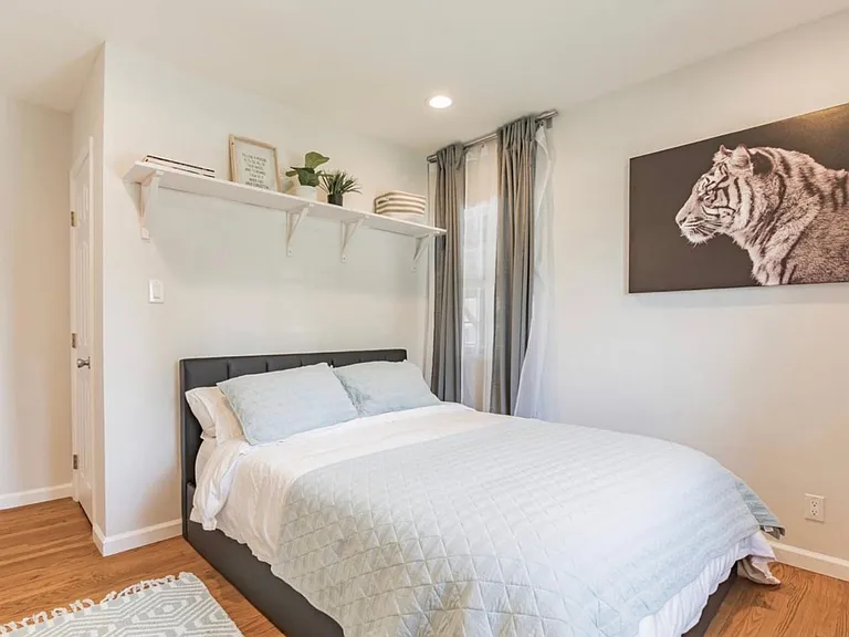 8130 Saint Clair Ave — Photo 9