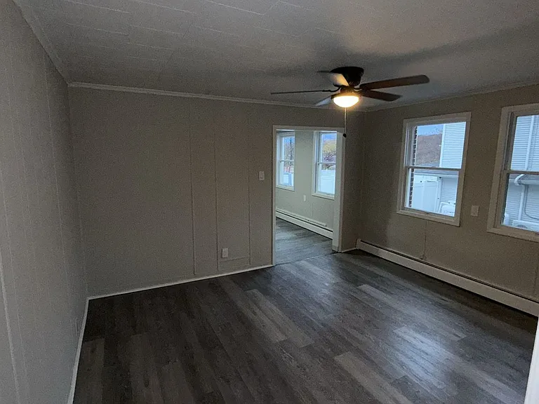 210-212 Ridgewood Rd — Photo 3
