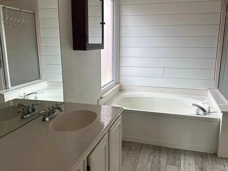 906 Roaring Canyon Rd — Photo 10