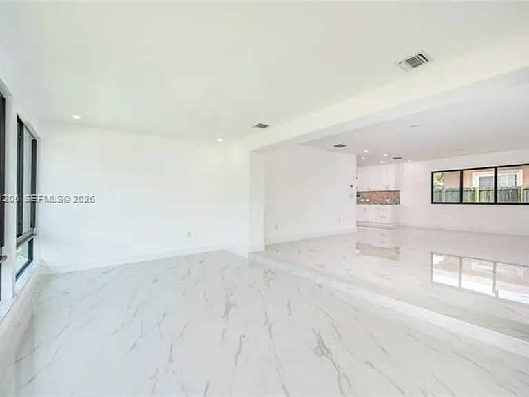 1621 S Treasure Dr #1621 — Photo 15