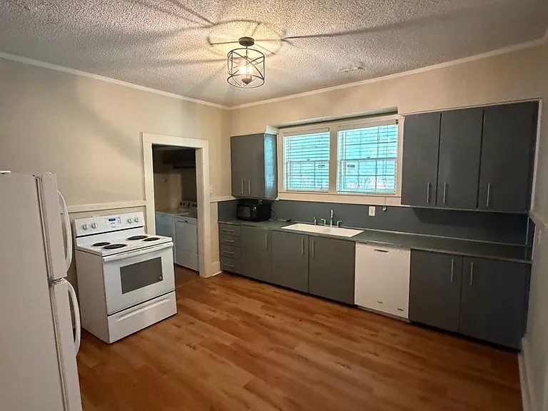 1828 Tutwiler Ave — Photo 3