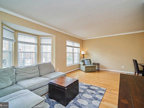 5th image of 4052 Glostonbury Way