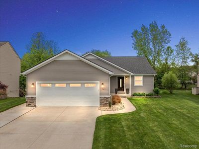 7611 Peninsula Ct, Waterford, MI, 48327
