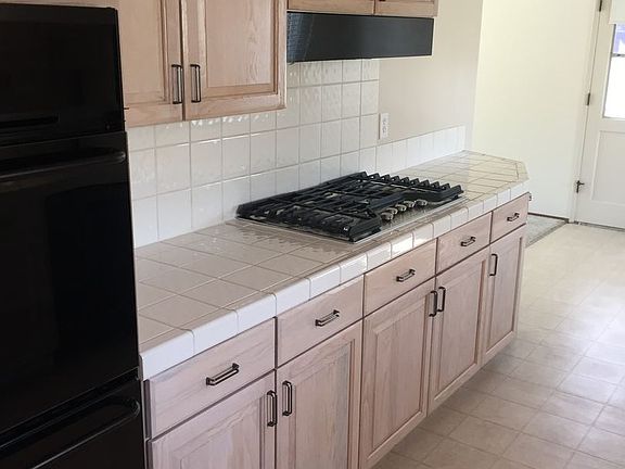 3rd image of 6911 Airoso Ave