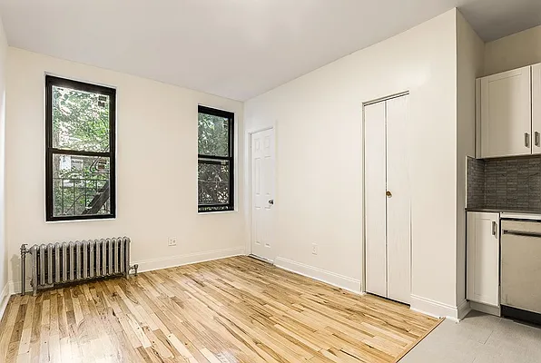 Rented by Dixon Advisory USA Inc. | media 8