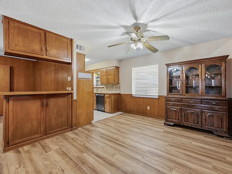 2506 Glen Ct — Photo 7
