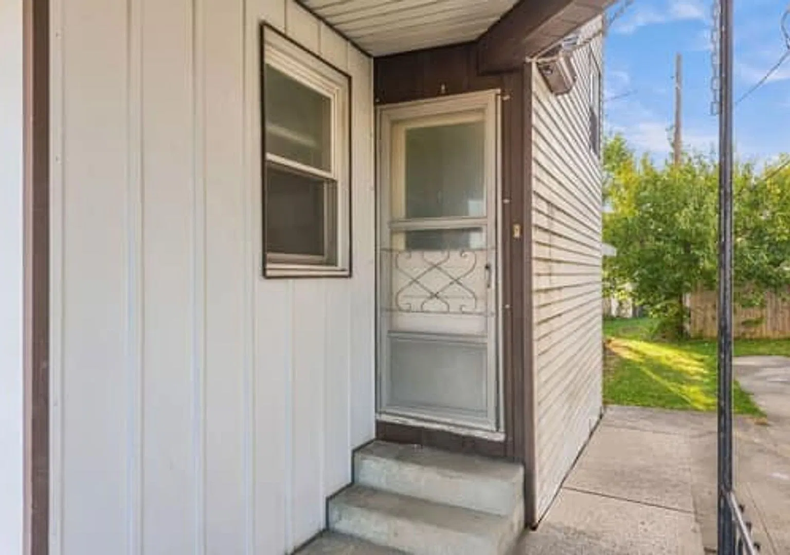 Norwood- Adorable Duplex with ample space and storage — Photo 4