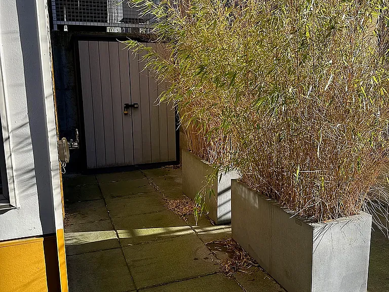 1406 E Spring St — Photo 2